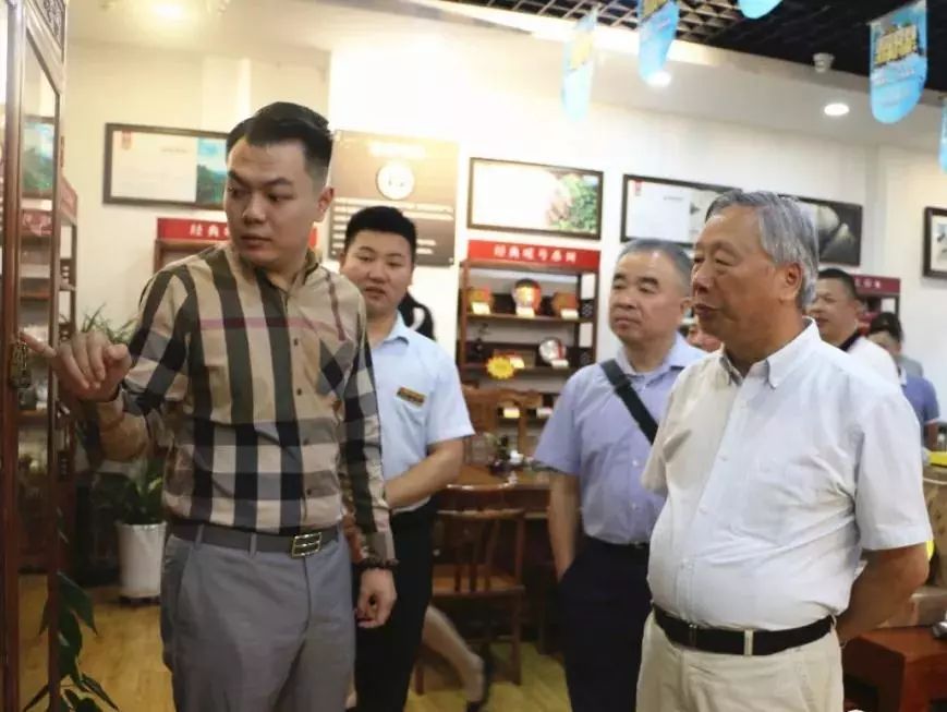 中國(guó)國(guó)際茶文化研究會(huì)主辦浙茶企赴陜西考察活動(dòng)，參觀漢唐西安旗艦店插圖3